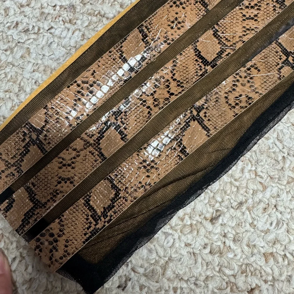 Becky&Bobby Chic Gold and Black Patterned Blazer - Picture 3 of 16